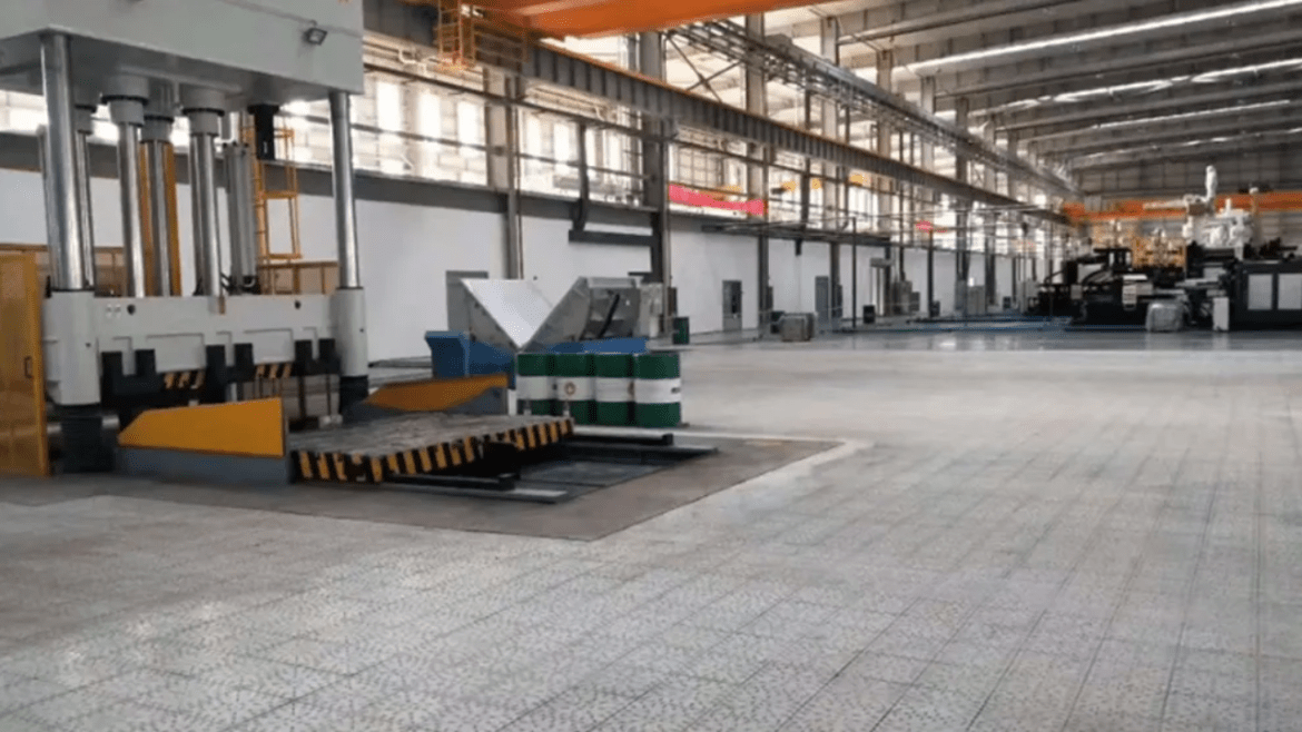 Impact-Resistant-Stainless-Steel-Floor-Tiles-Perfect-for-High-Impact-High-Traffic-Areas